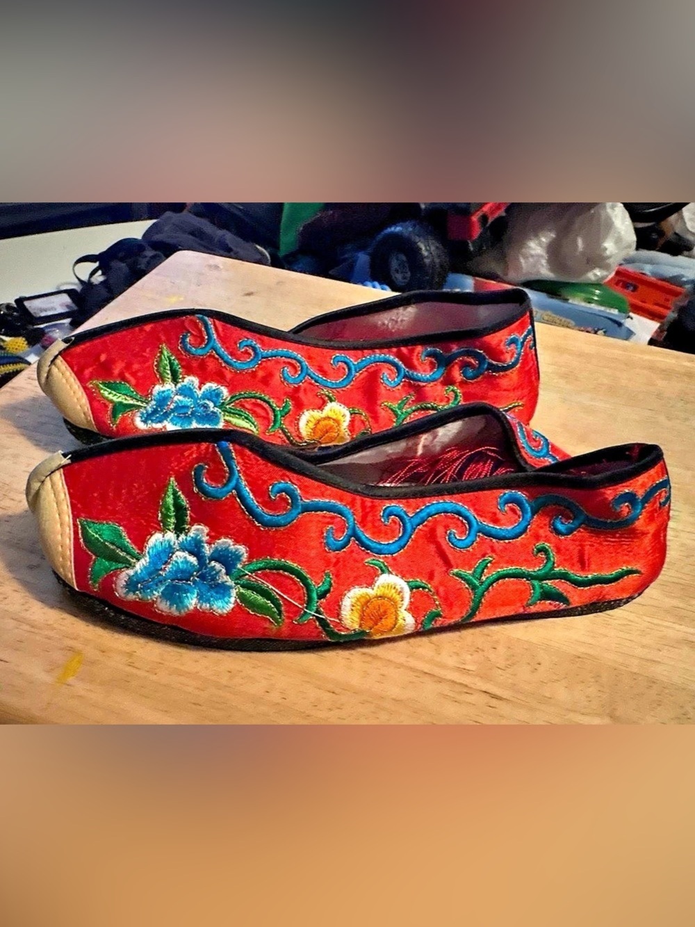 Traditional Chinese embroidered flat shoes